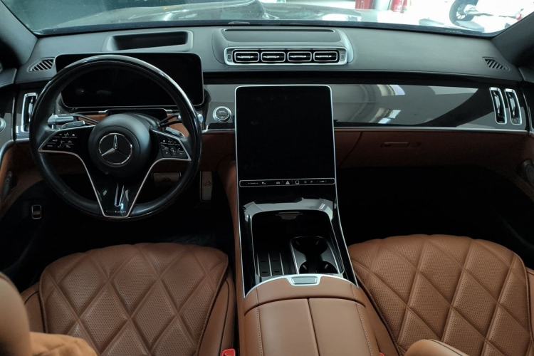 Used Mercedes-Benz Maybach S-Class 2023 S 480 4MATIC Center Console