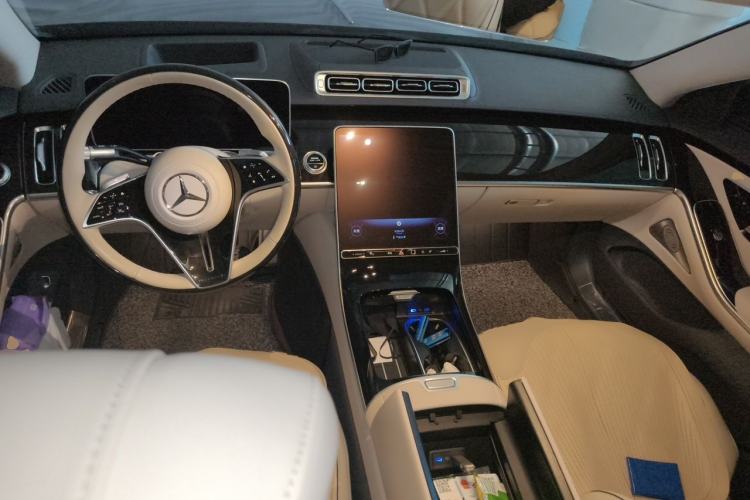 Used Mercedes-Benz Maybach S-Class 2023 S 480 4MATIC Center Console