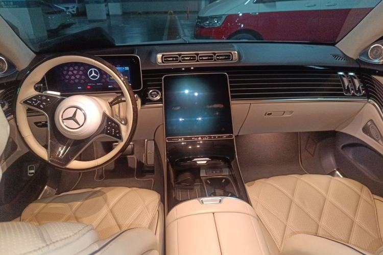 Used Mercedes-Benz Maybach S-Class 2023 S 480 4MATIC Center Console