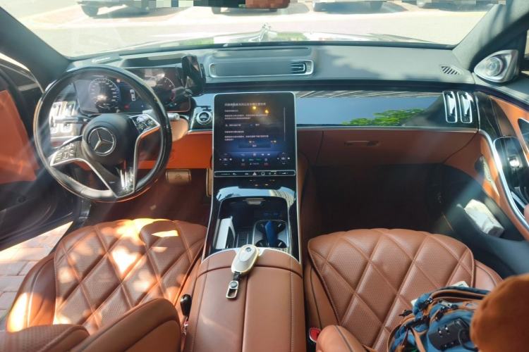 Used Mercedes-Benz Maybach S-Class 2023 S 480 4MATIC Center Console