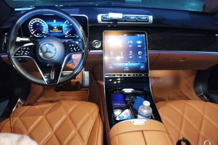 Used Mercedes-Benz Maybach S-Class 2023 S 480 4MATIC Center Console