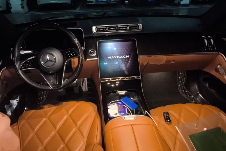 Used Mercedes-Benz Maybach S-Class 2023 S 480 4MATIC Center Console