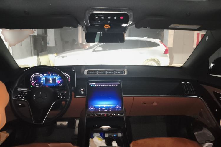 Used Mercedes-Benz Maybach S-Class 2023 S 480 4MATIC Center Console