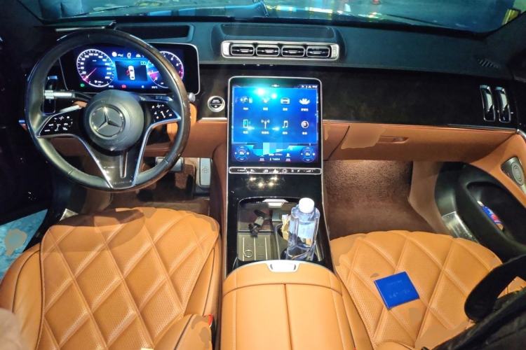Used Mercedes-Benz Maybach S-Class 2023 S 480 4MATIC Center Console