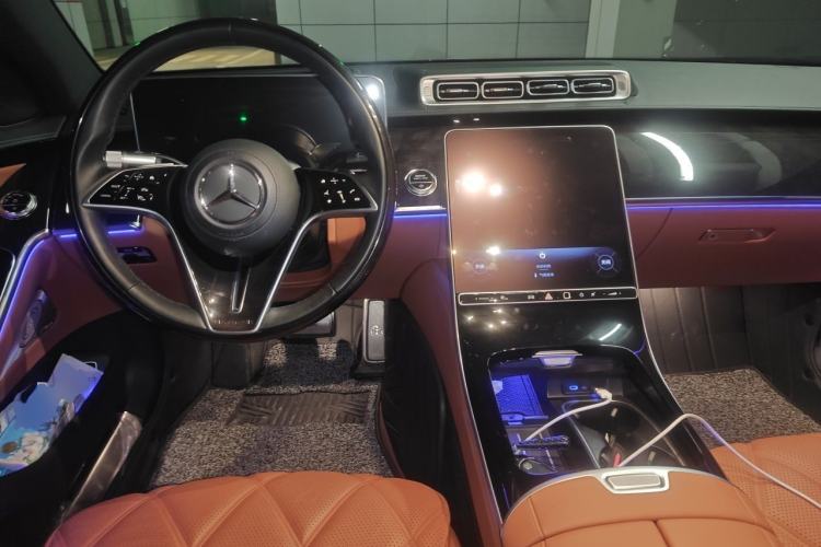 Used Mercedes-Benz Maybach S-Class 2023 S 480 4MATIC Center Console