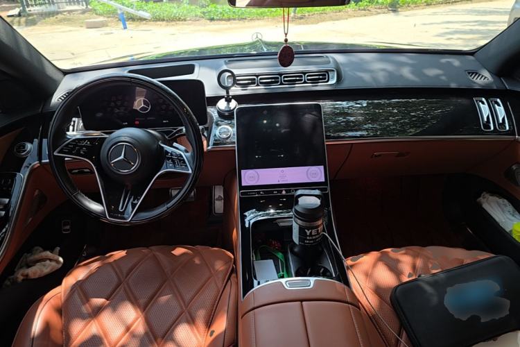 Used Mercedes-Benz Maybach S-Class 2023 S 480 4MATIC Center Console