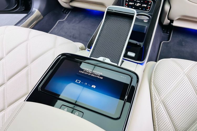 Used Mercedes-Benz Maybach S-Class 2023 S 480 4MATIC Interior 10
