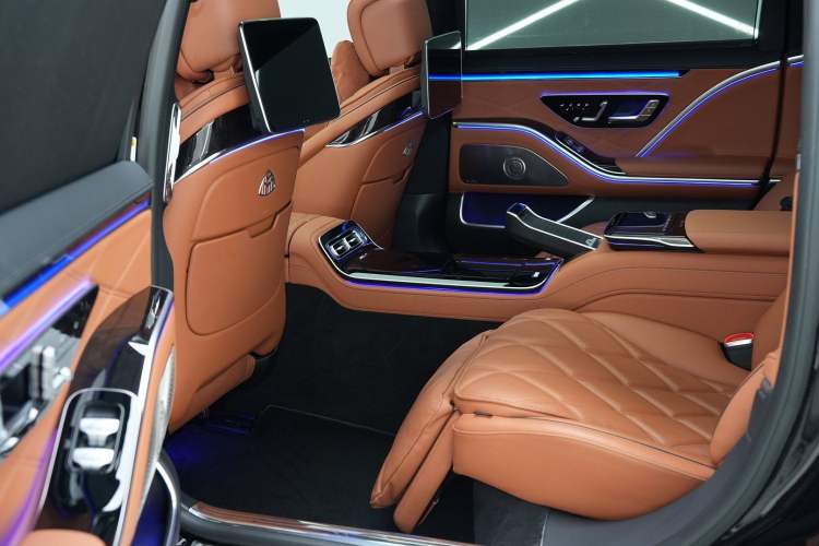 Used Mercedes-Benz Maybach S-Class 2023 S 480 4MATIC Interior 11
