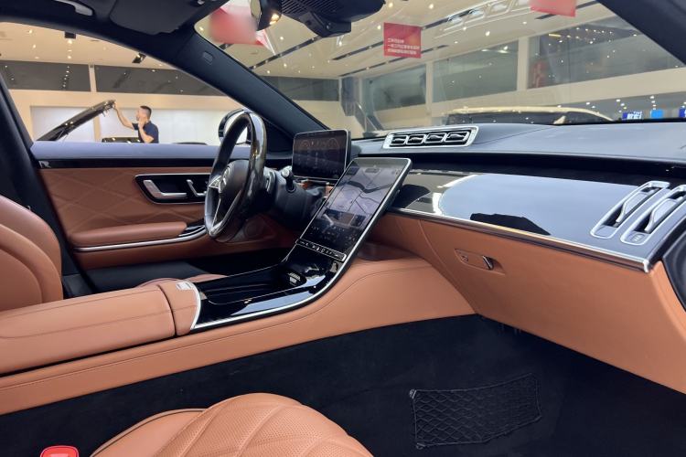 Used Mercedes-Benz Maybach S-Class 2023 S 480 4MATIC Interior 8