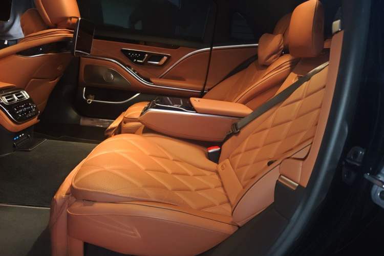 Used Mercedes-Benz Maybach S-Class 2023 S 480 4MATIC Left Rear Seat