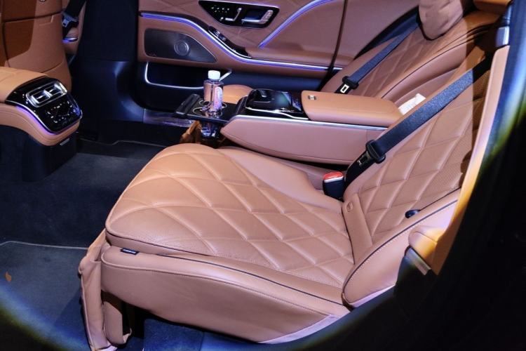 Used Mercedes-Benz Maybach S-Class 2023 S 480 4MATIC Left Rear Seat