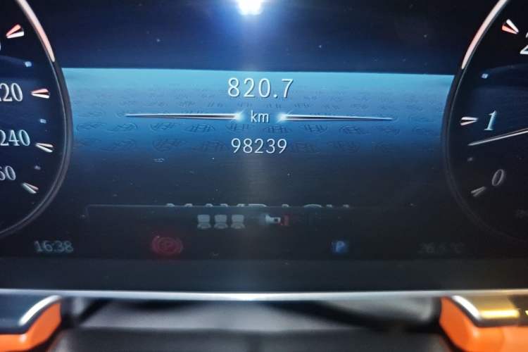 Used Mercedes-Benz Maybach S-Class 2023 S 480 4MATIC Odometer Close Up