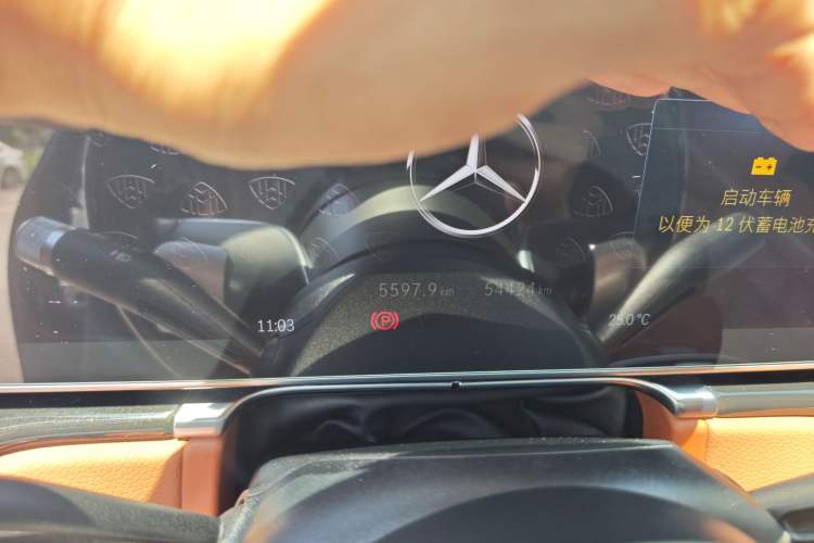 Used Mercedes-Benz Maybach S-Class 2023 S 480 4MATIC Odometer Close Up