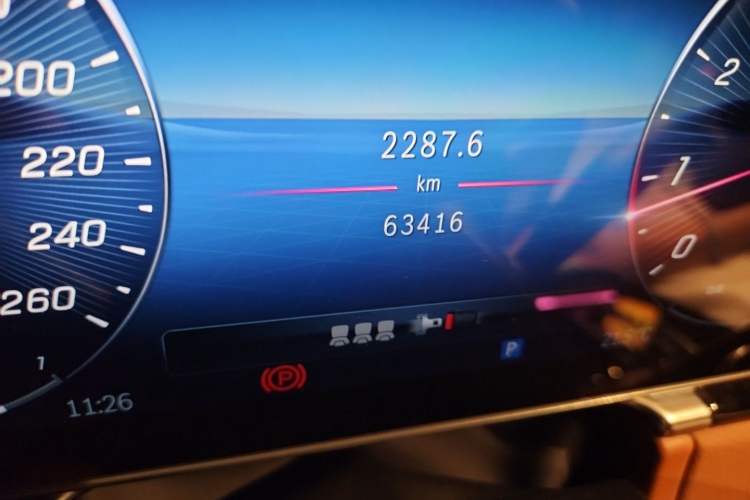 Used Mercedes-Benz Maybach S-Class 2023 S 480 4MATIC Odometer Close Up