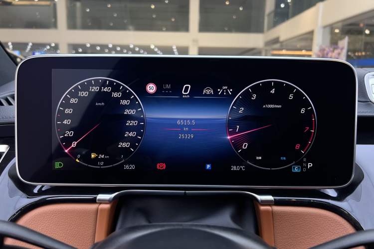 Used Mercedes-Benz Maybach S-Class 2023 S 480 4MATIC Odometer Close Up
