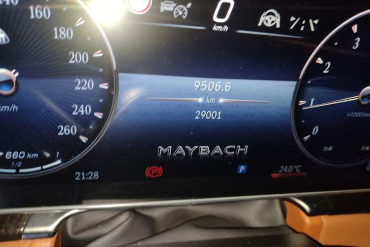 Used Mercedes-Benz Maybach S-Class 2023 S 480 4MATIC Odometer Close Up