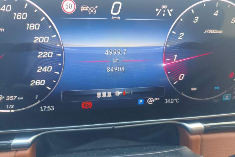 Used Mercedes-Benz Maybach S-Class 2023 S 480 4MATIC Odometer Close Up