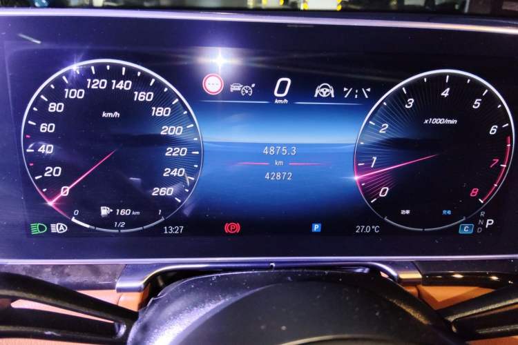 Used Mercedes-Benz Maybach S-Class 2023 S 480 4MATIC Odometer Close Up