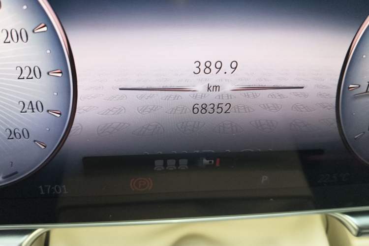 Used Mercedes-Benz Maybach S-Class 2023 S 480 4MATIC Odometer Close Up