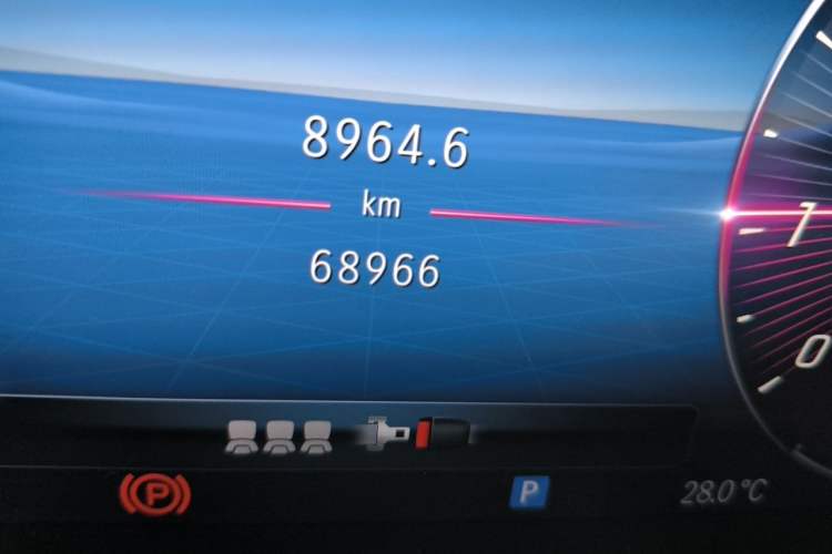 Used Mercedes-Benz Maybach S-Class 2023 S 480 4MATIC Odometer Close Up