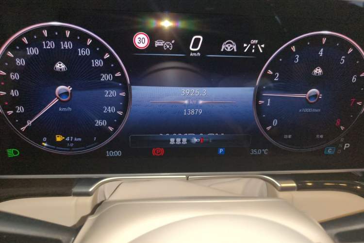 Used Mercedes-Benz Maybach S-Class 2023 S 480 4MATIC Odometer Close Up