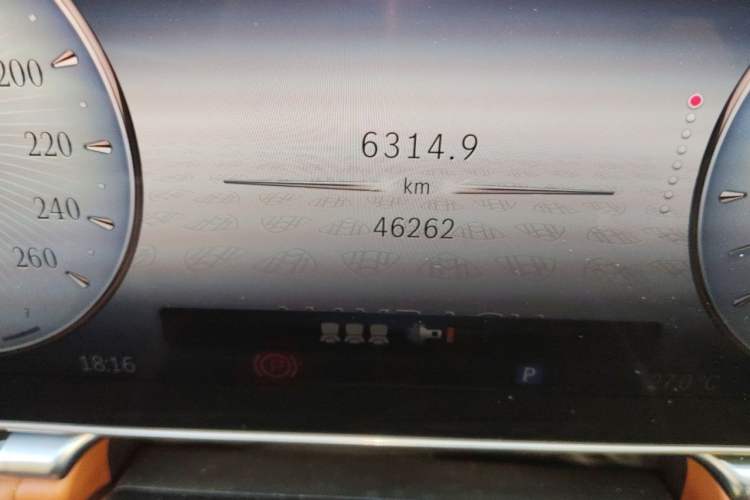 Used Mercedes-Benz Maybach S-Class 2023 S 480 4MATIC Odometer Close Up
