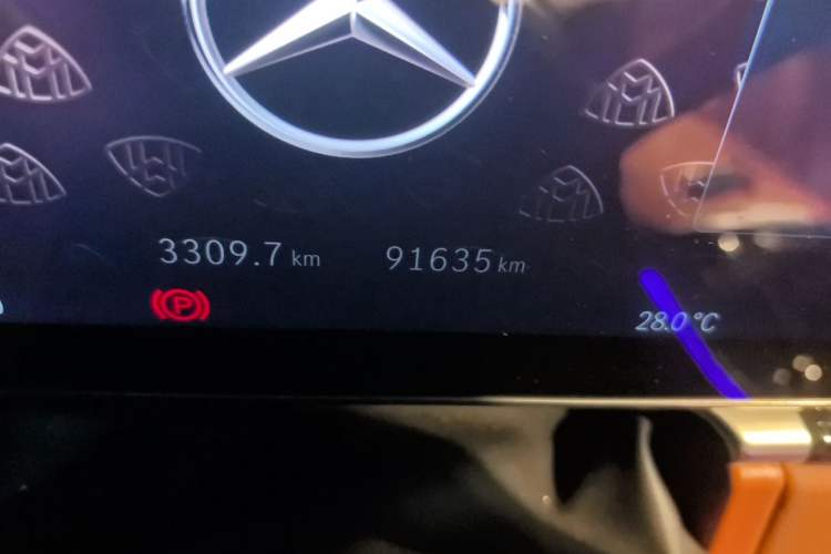 Used Mercedes-Benz Maybach S-Class 2023 S 480 4MATIC Odometer Close Up