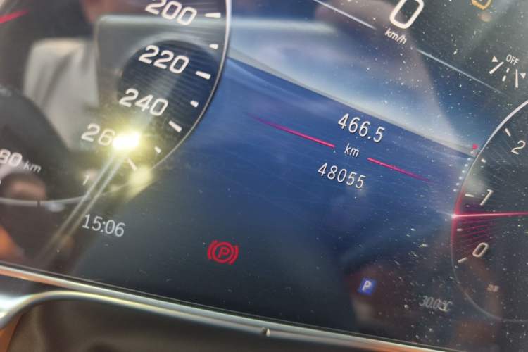 Used Mercedes-Benz Maybach S-Class 2023 S 480 4MATIC Odometer Close Up