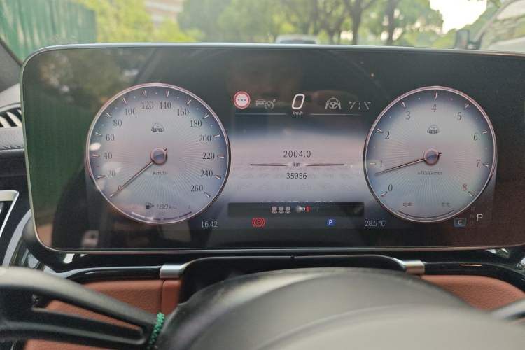 Used Mercedes-Benz Maybach S-Class 2023 S 480 4MATIC Odometer Close Up