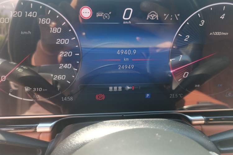 Used Mercedes-Benz Maybach S-Class 2023 S 480 4MATIC Odometer Close Up