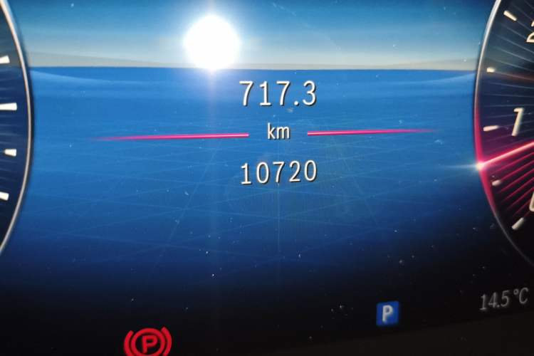 Used Mercedes-Benz Maybach S-Class 2023 S 480 4MATIC Odometer Close Up