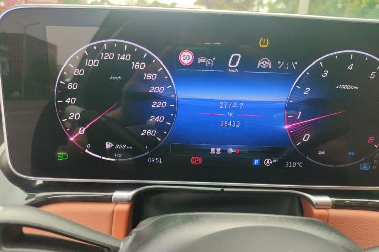 Used Mercedes-Benz Maybach S-Class 2023 S 480 4MATIC Odometer Close Up