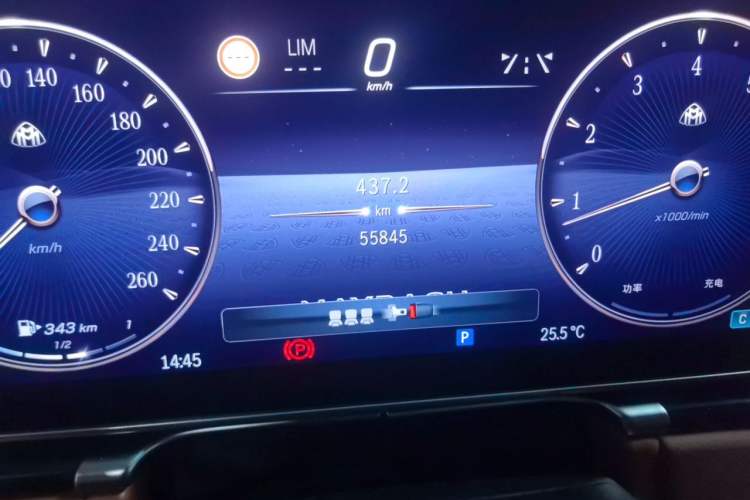 Used Mercedes-Benz Maybach S-Class 2023 S 480 4MATIC Odometer Close Up