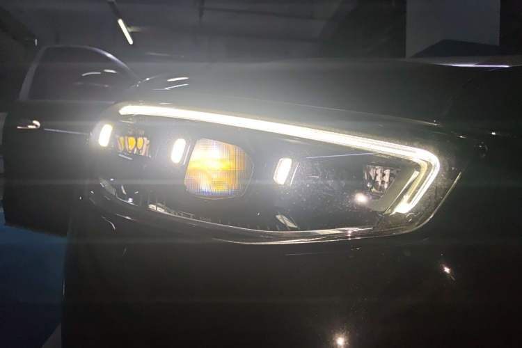 Used Mercedes-Benz Maybach S-Class 2023 S 480 4MATIC Right Front Headlight