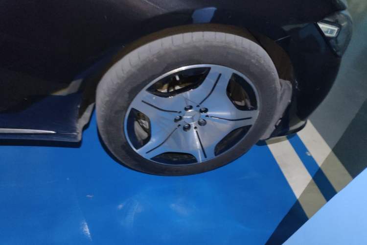 Used Mercedes-Benz Maybach S-Class 2023 S 480 4MATIC Right Front Wheel Hub