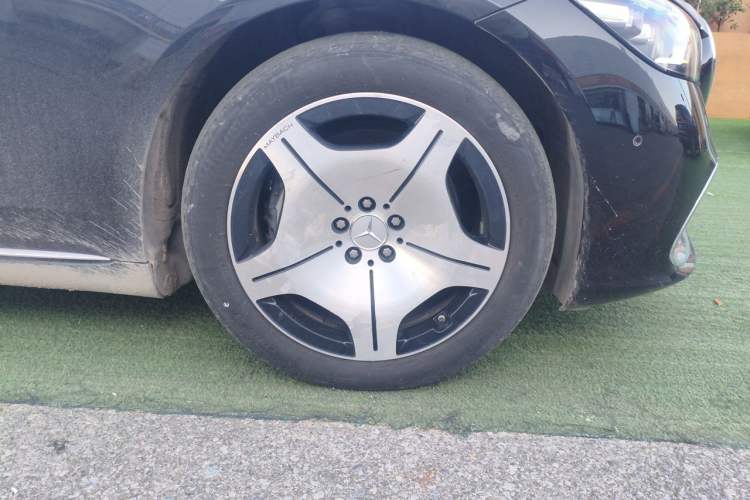 Used Mercedes-Benz Maybach S-Class 2023 S 480 4MATIC Right Front Wheel Hub