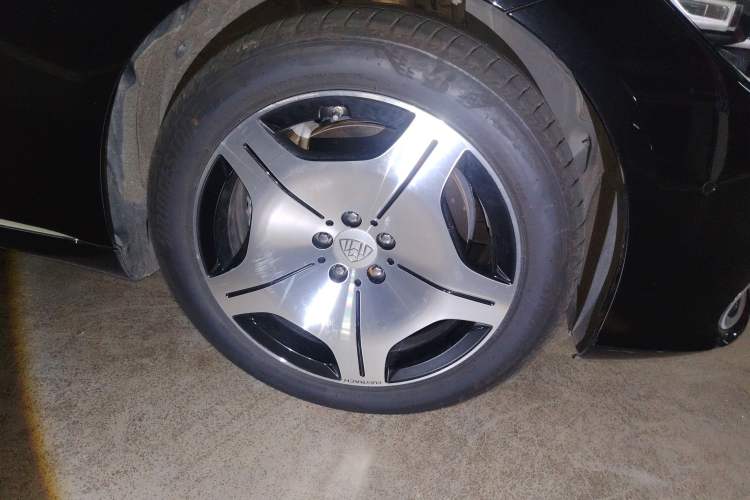 Used Mercedes-Benz Maybach S-Class 2023 S 480 4MATIC Right Front Wheel Hub