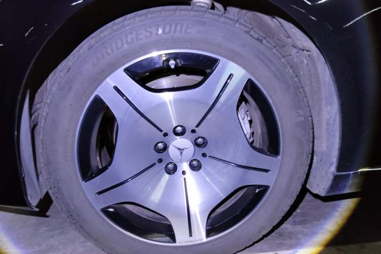 Used Mercedes-Benz Maybach S-Class 2023 S 480 4MATIC Right Front Wheel Hub