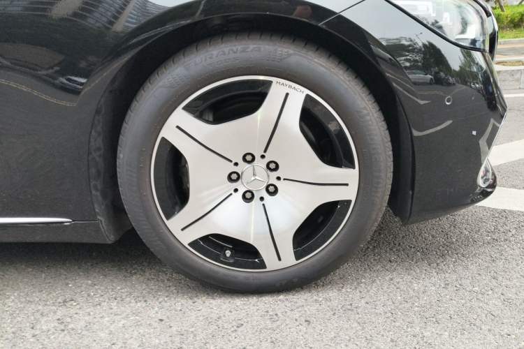 Used Mercedes-Benz Maybach S-Class 2023 S 480 4MATIC Right Front Wheel Hub