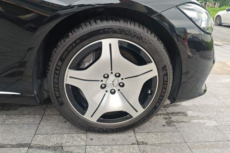 Used Mercedes-Benz Maybach S-Class 2023 S 480 4MATIC Right Front Wheel Hub