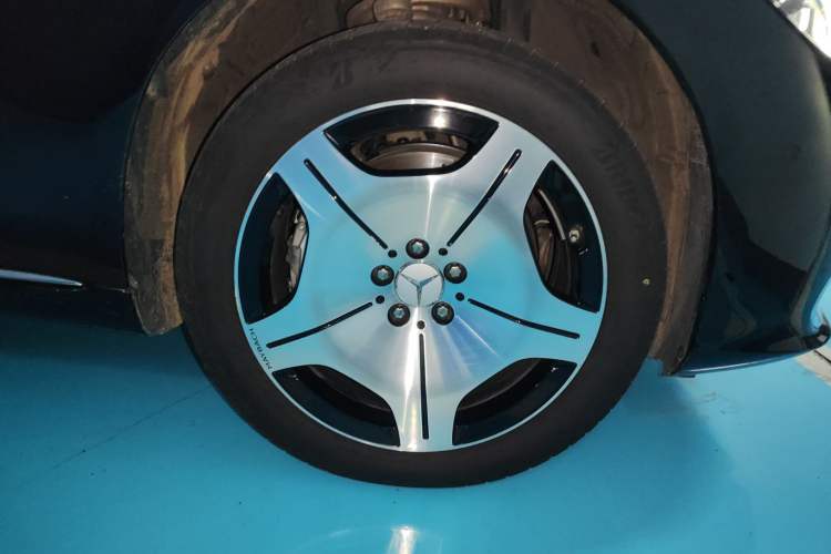 Used Mercedes-Benz Maybach S-Class 2023 S 480 4MATIC Right Front Wheel Hub