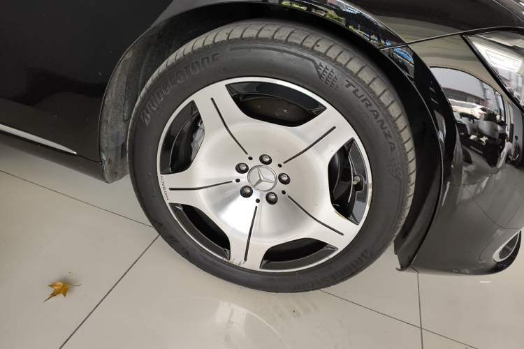 Used Mercedes-Benz Maybach S-Class 2023 S 480 4MATIC Right Front Wheel Hub