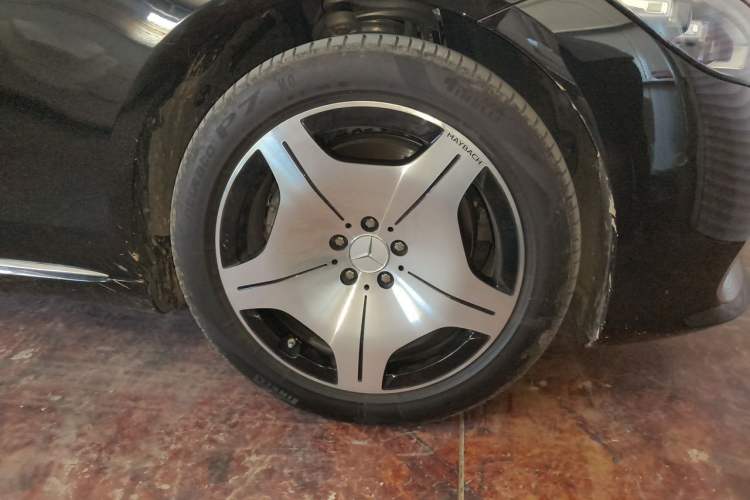 Used Mercedes-Benz Maybach S-Class 2023 S 480 4MATIC Right Front Wheel Hub