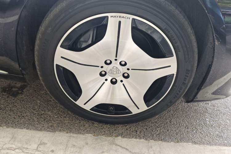 Used Mercedes-Benz Maybach S-Class 2023 S 480 4MATIC Right Front Wheel Hub