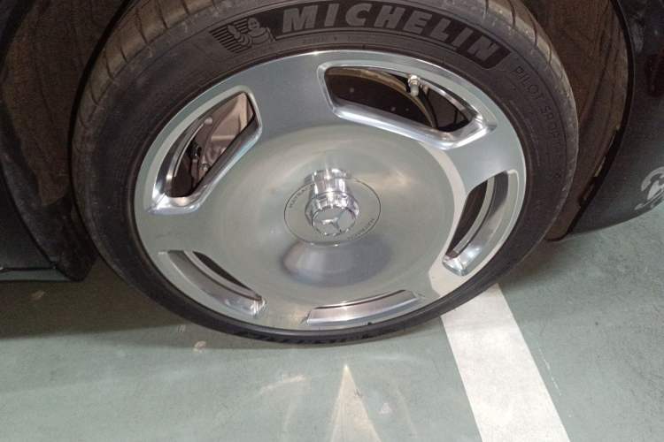 Used Mercedes-Benz Maybach S-Class 2023 S 480 4MATIC Right Front Wheel Hub