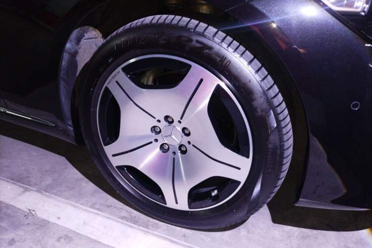 Used Mercedes-Benz Maybach S-Class 2023 S 480 4MATIC Right Front Wheel Hub