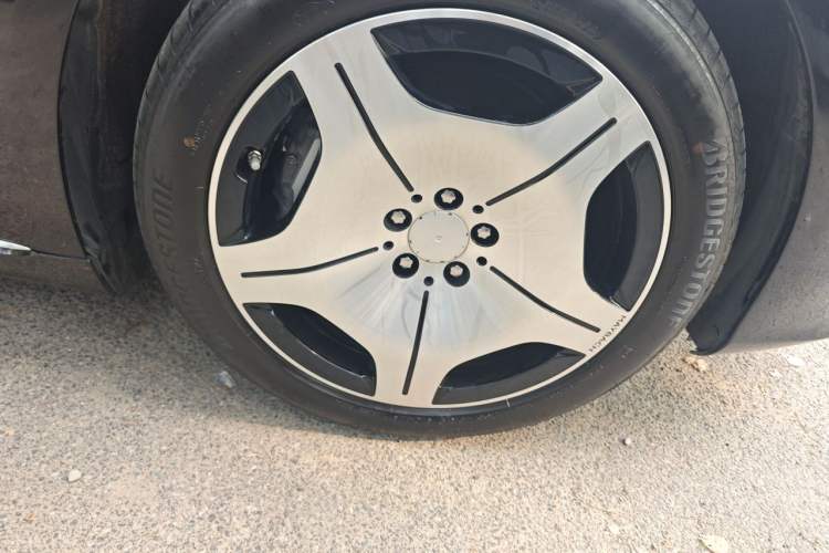 Used Mercedes-Benz Maybach S-Class 2023 S 480 4MATIC Right Front Wheel Hub