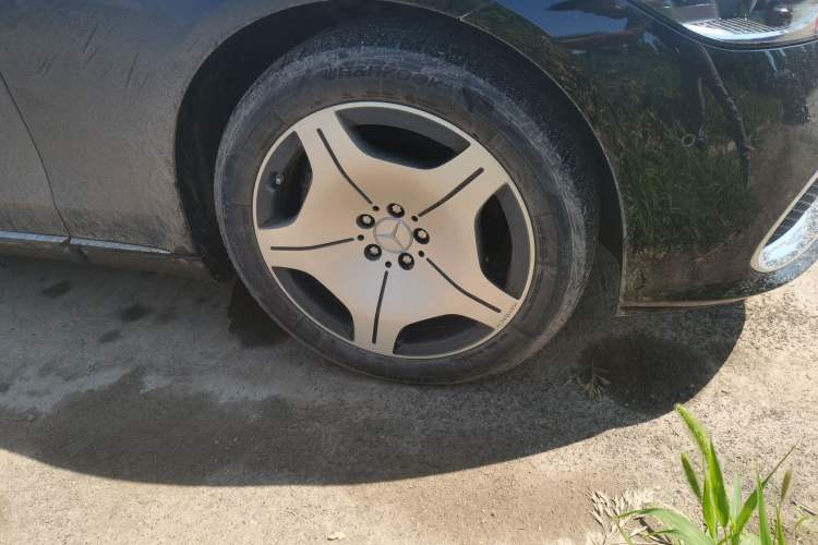 Used Mercedes-Benz Maybach S-Class 2023 S 480 4MATIC Right Front Wheel Hub