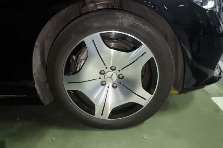 Used Mercedes-Benz Maybach S-Class 2023 S 480 4MATIC Right Front Wheel Hub