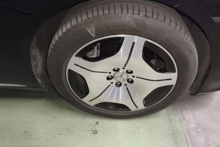 Used Mercedes-Benz Maybach S-Class 2023 S 480 4MATIC Right Front Wheel Hub